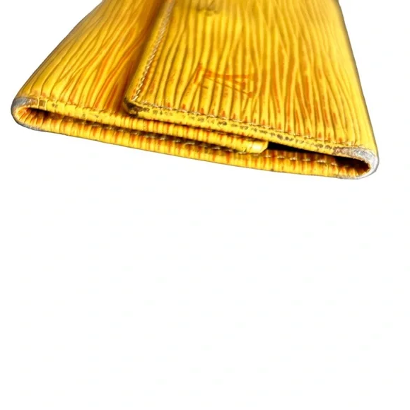Louis Vuitton Yellow Epi Keyholder - Picture 6 of 12